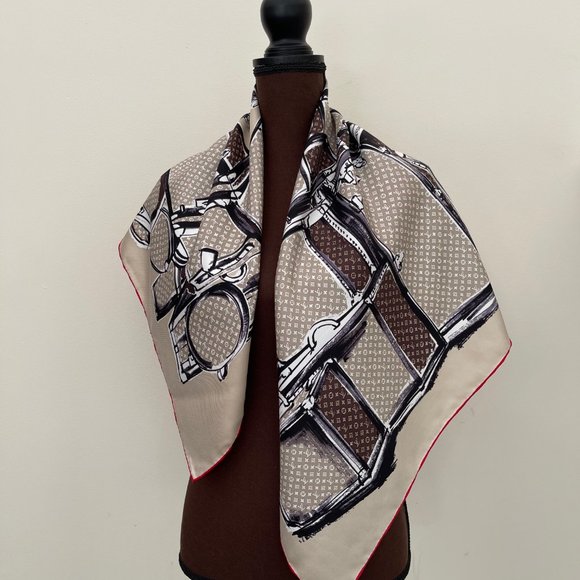 New Louis Vuitton Scarf Trunks Monogram Beige Brown Silk Wrap - Picture 5 of 14